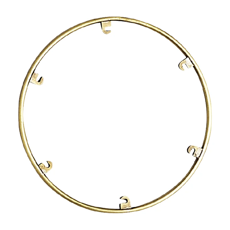 Track lighting for illuminating dining tablesTrellis Spacer R68